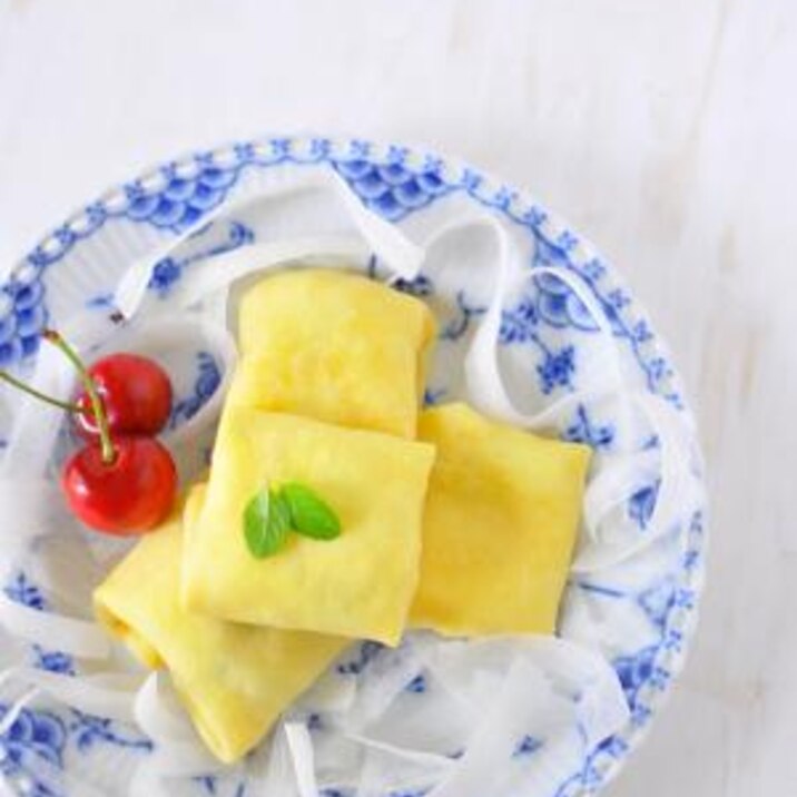 クレープをかじるとシャキシャキサラダがいっぱい!